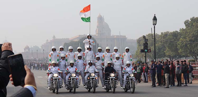 fleet of men carrying India flag